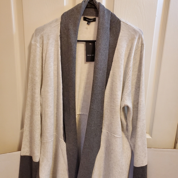 Women's Sweater - Picture 1 of 3